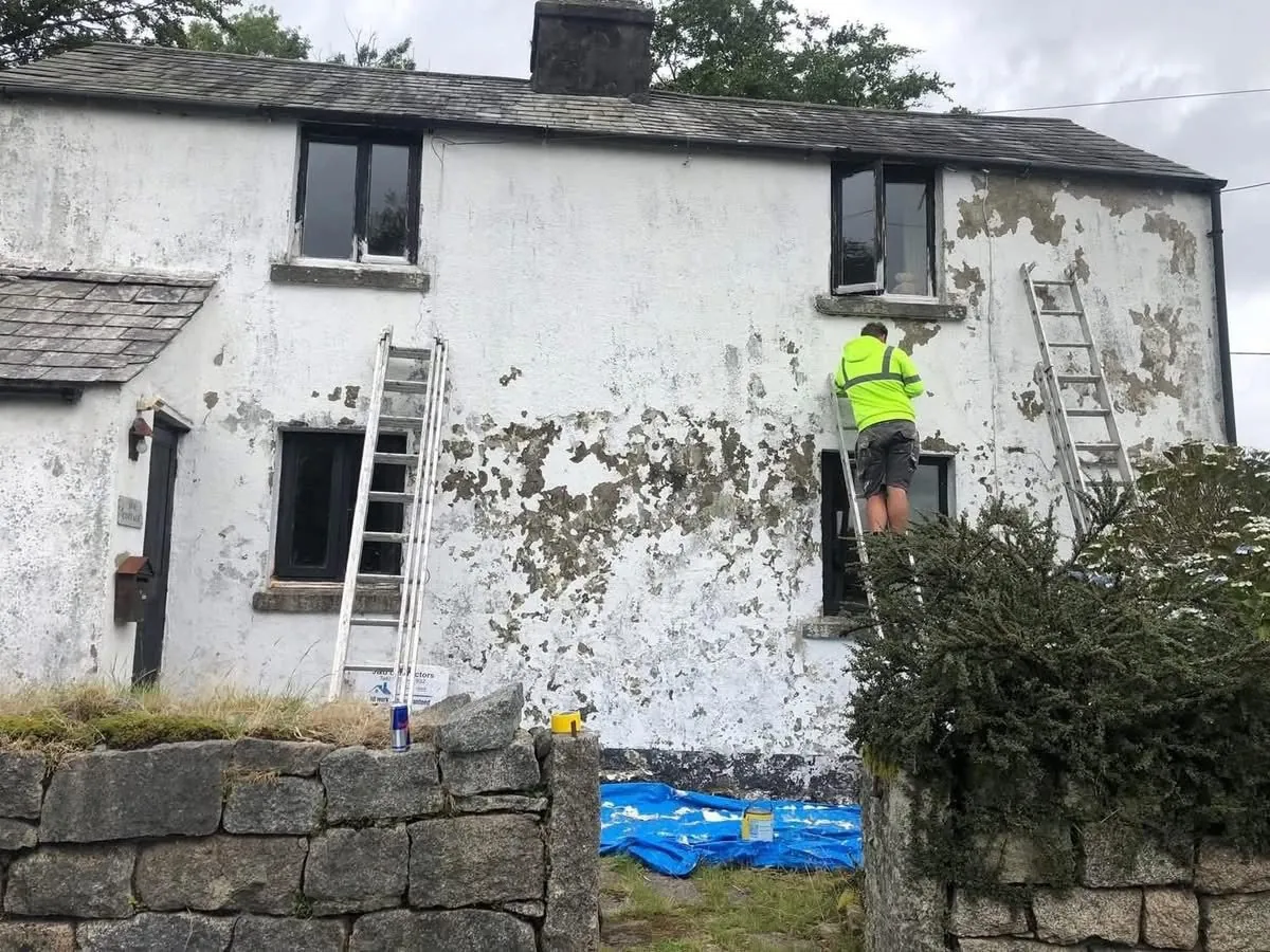 Cottage with blown, flaking render before repair in Tintagel